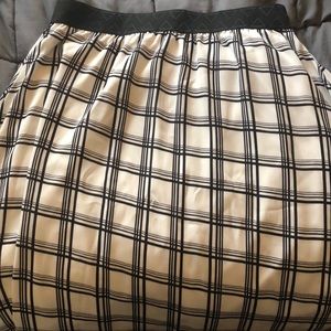 Black and white Lularoe Lola skirt